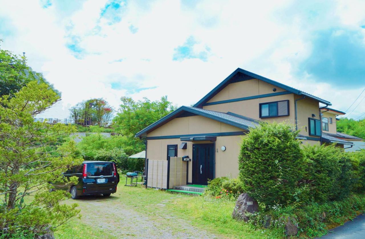 Вилла 富士の樱house 宝栄 Фудзикавагутико Экстерьер фото